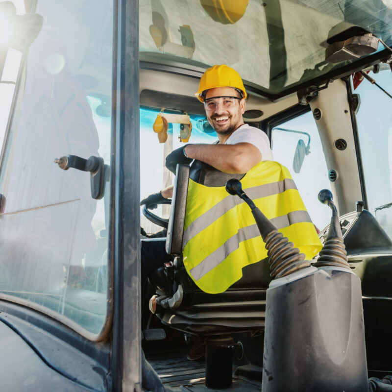 ort lager av laminert og herdet glass og ruter til anleggsmaskiner med levering over hele Norge fra Parts AS