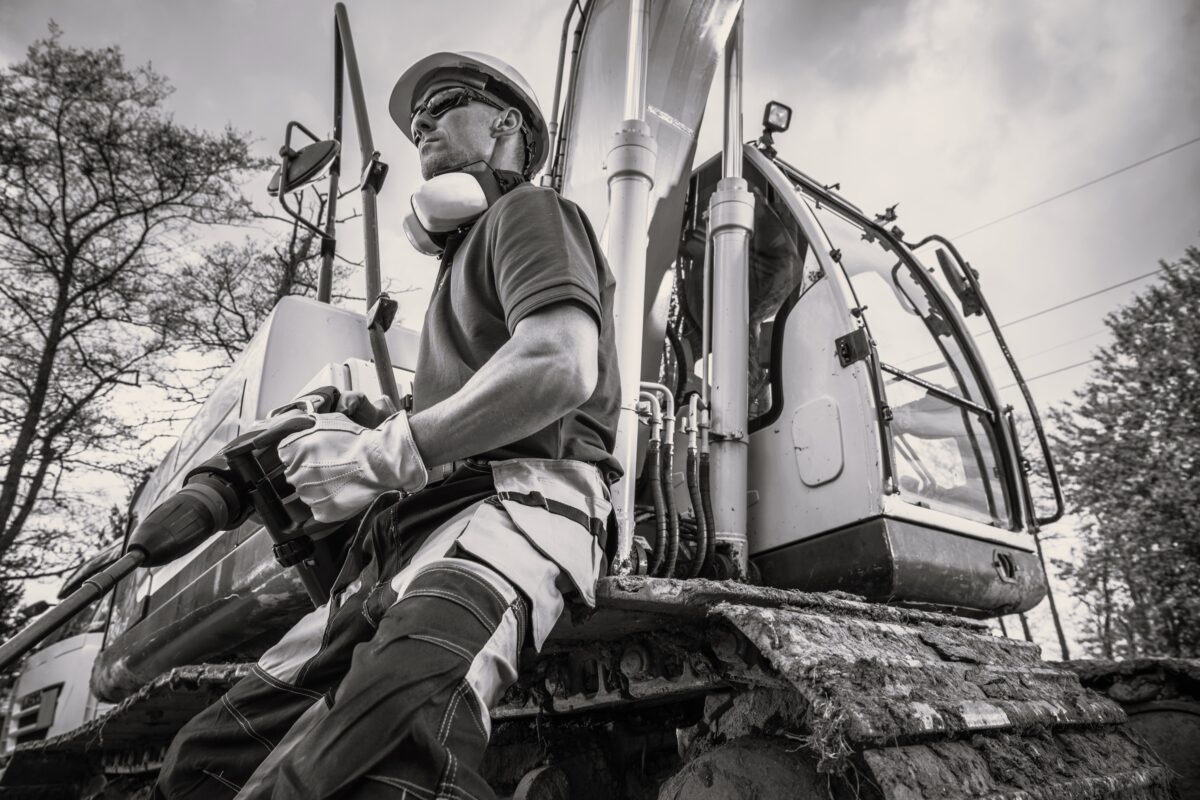 ANLEGGSMASKINER OG MOTORER Parts AS har levert høykvalitets utstyr og deler til de fleste kjente maskinmerker enten det gjelder gravemaskiner, hjul - og beltelastere, dozere, dumpere trucker, boremaskiner, mobile og stasjonære byggekraner, sikte og knuseutstyr gjennom mange år.